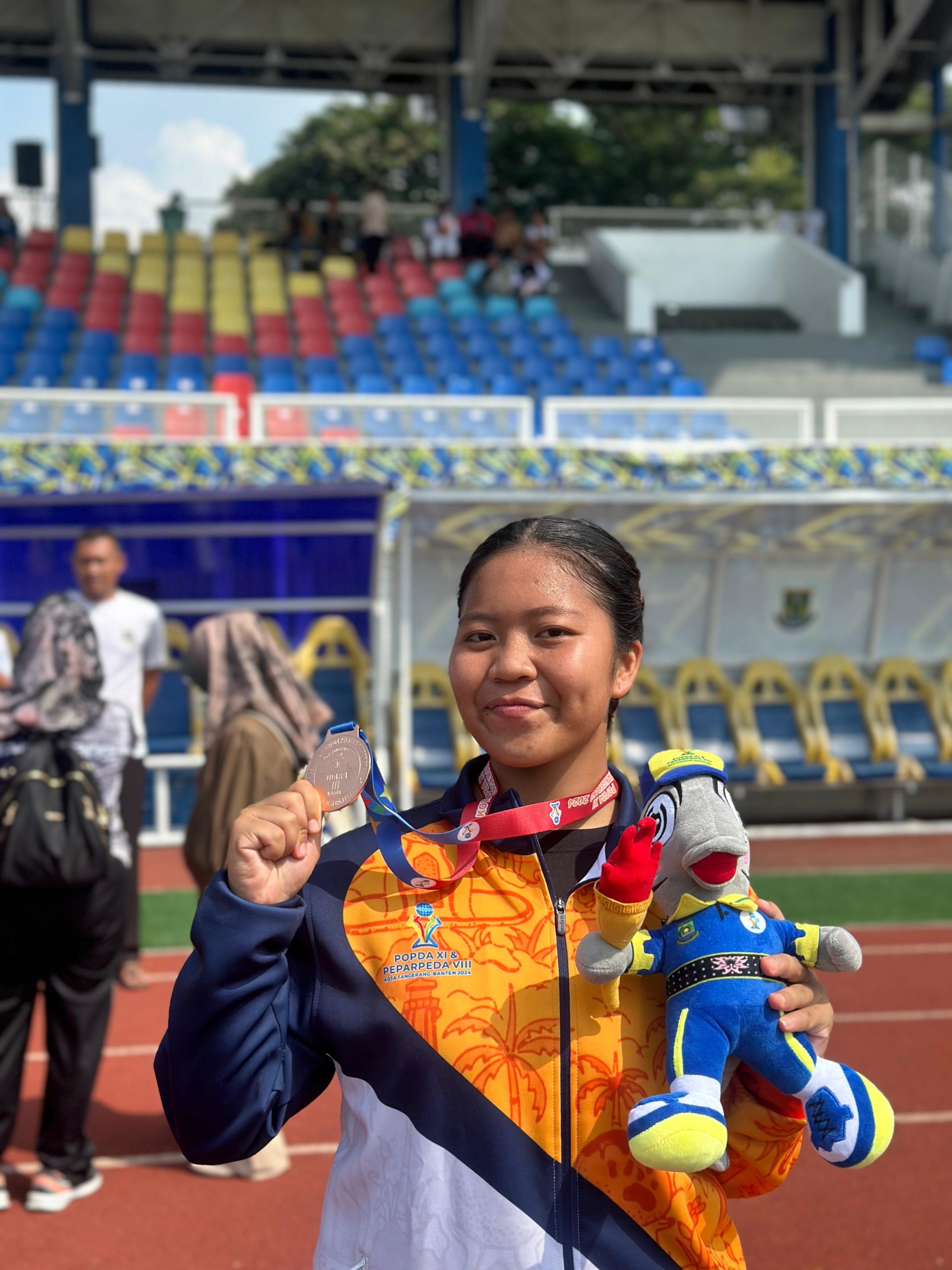 juara 3 tolak peluru dan cakram